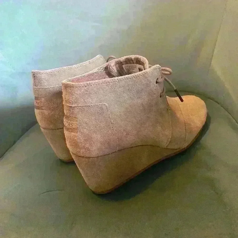 TOMS women’s tan suede wedges size 11